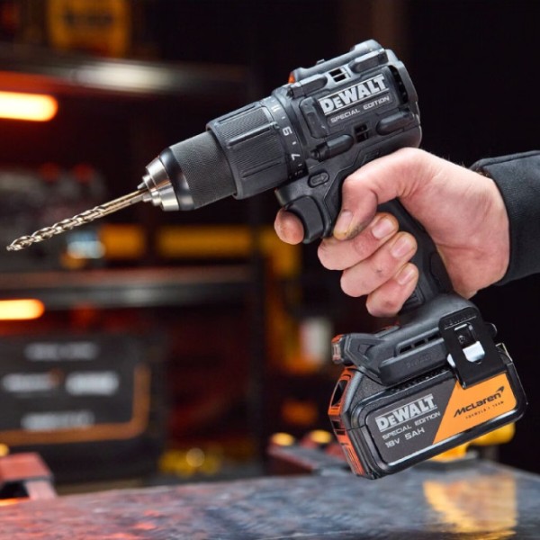 Фото - Дриль-шуруповерт DeWALT DCD86MP1T